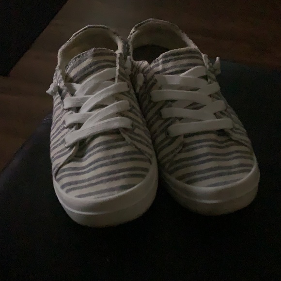 Sneakers - Picture 2 of 3